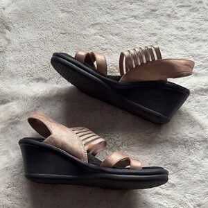 Skechers‎ Rose Gold Wedge Sandals | Comfort Platform Strappy Slides Size 6